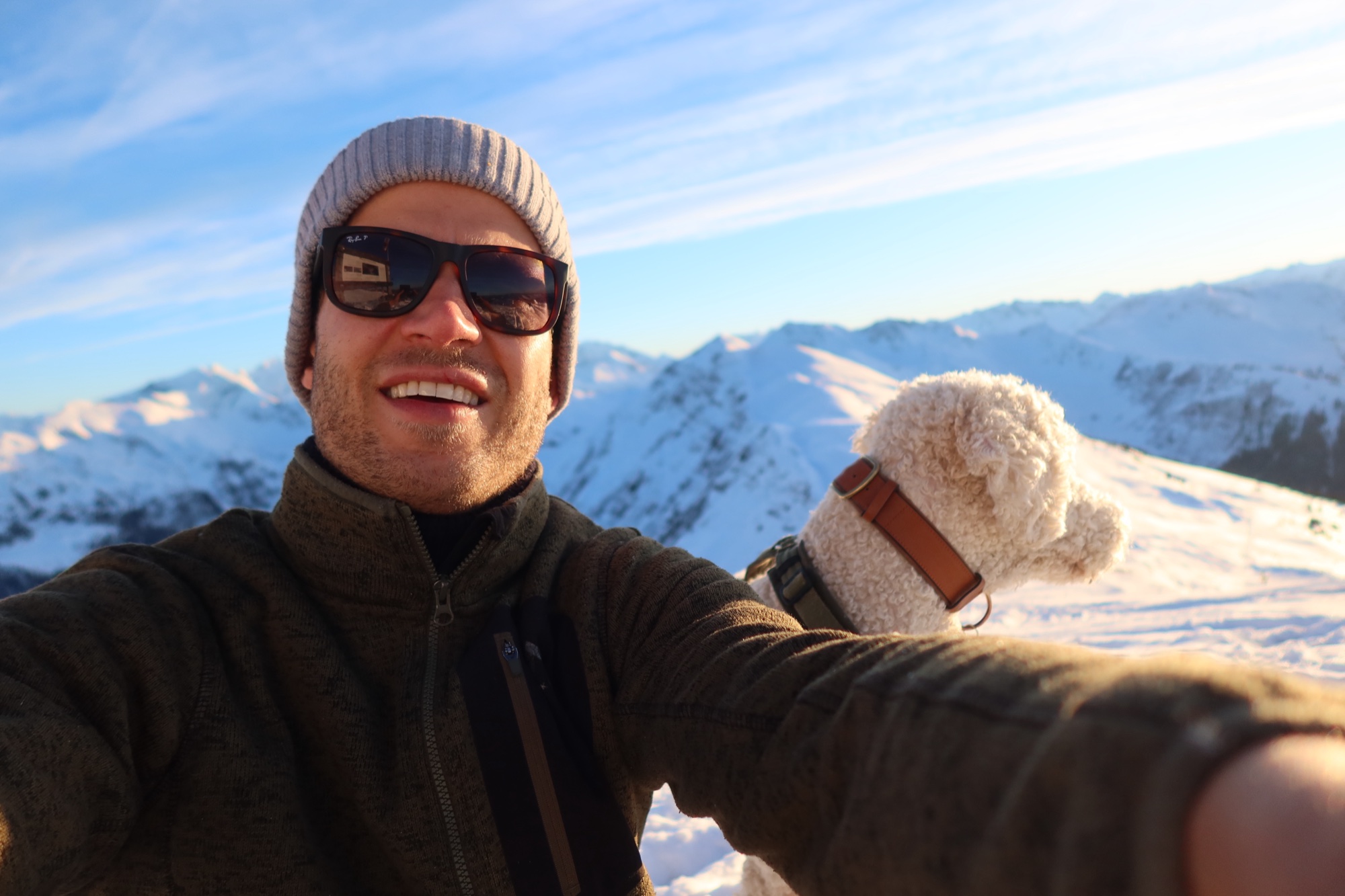 Floris and his dog Finn on a snowy mountaintop