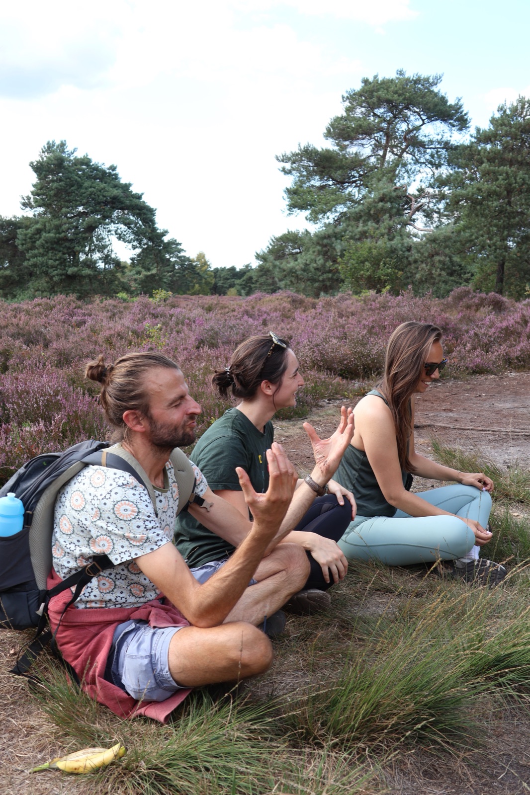 A coaching conversation outdoors in nature